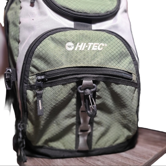 Hi-Tec Large Backpack - Picture 3 of 9